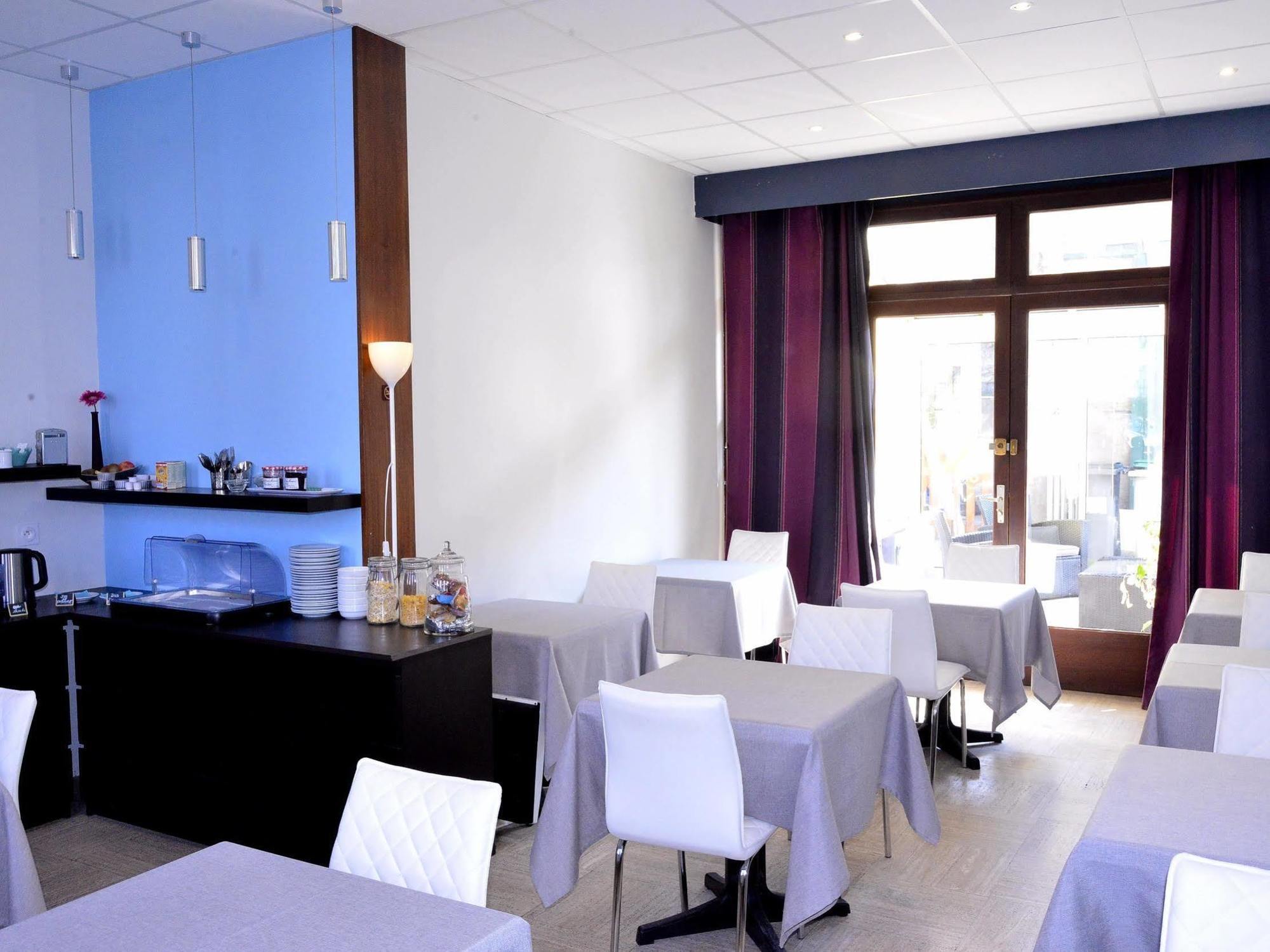 Hotel Le Comty Feurs Exterior photo